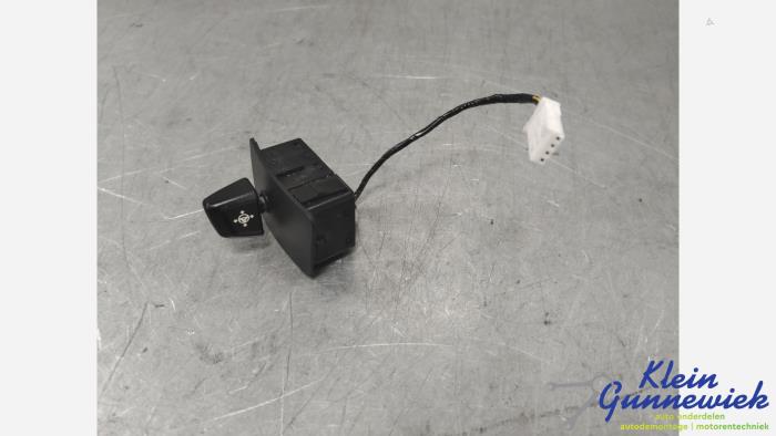 Steering wheel adjustment switch