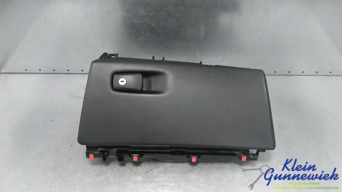 Begagnade Handskfack BMW X5 Pris € 50,00 Marginaltabell erbjuds av Klein Gunnewiek Autodemontage & Motorentechniek