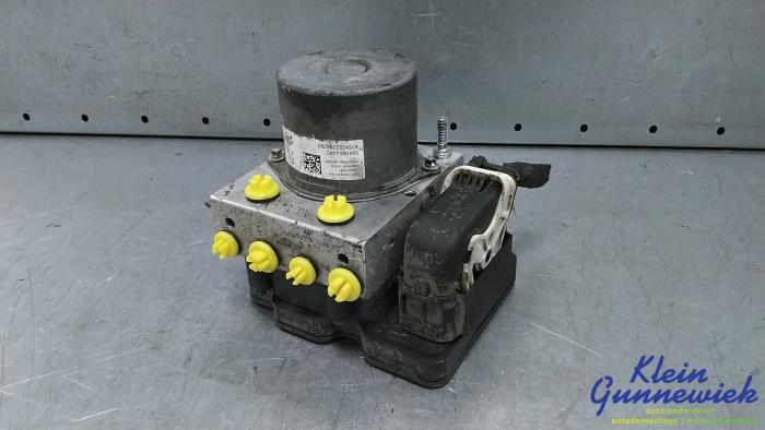 Used ABS pump Opel Vivaro Price € 268,00 Margin scheme offered by Klein Gunnewiek Autodemontage & Motorentechniek