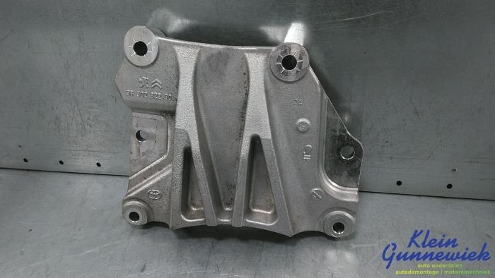 Used Engine mount Opel Vivaro Price € 20,00 Margin scheme offered by Klein Gunnewiek Autodemontage & Motorentechniek