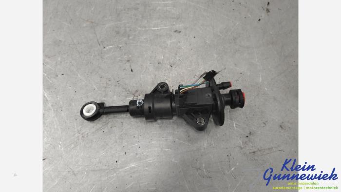Clutch slave cylinder