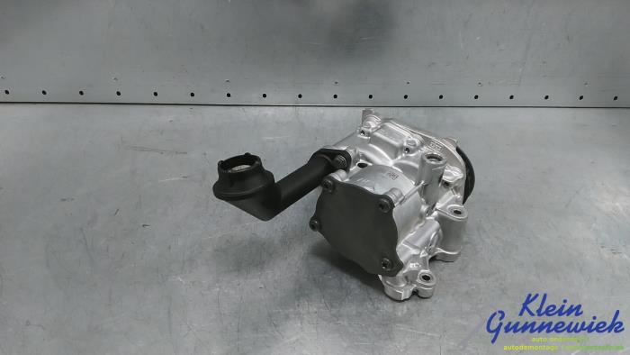 Używane Pompa oleju Volkswagen Tiguan Cena € 125,00 Procedura marży oferowane przez Klein Gunnewiek Autodemontage & Motorentechniek