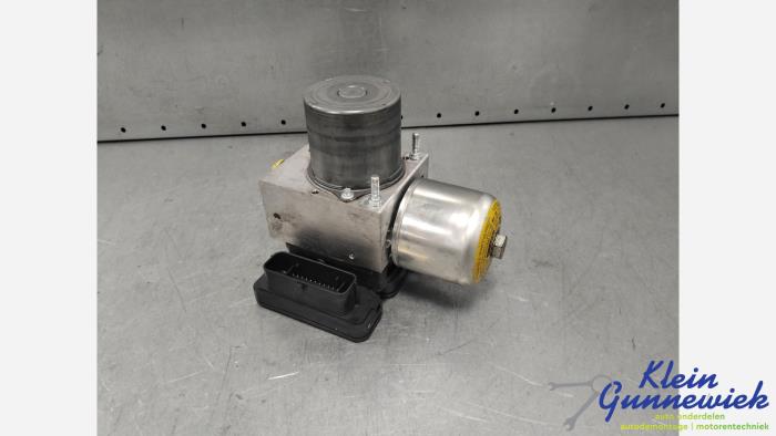 Used ABS pump Renault Zoe Price € 64,00 Margin scheme offered by Klein Gunnewiek Autodemontage & Motorentechniek