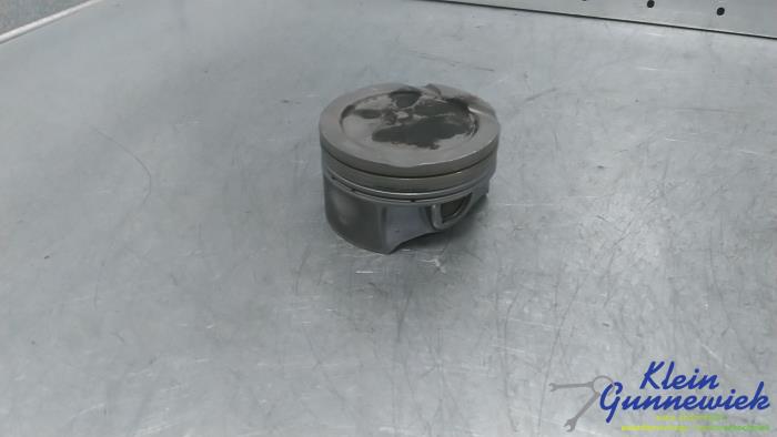 Usagé Piston Volvo XC90 Prix € 46,00 Règlement à la marge proposé par Klein Gunnewiek Autodemontage & Motorentechniek