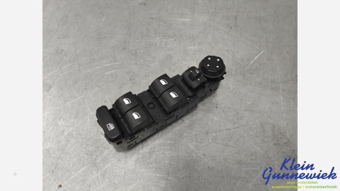 Usados Interruptor combinado de ventanillas Opel Crossland X Precio € 49,00 Norma de margen ofrecido por Klein Gunnewiek Autodemontage & Motorentechniek