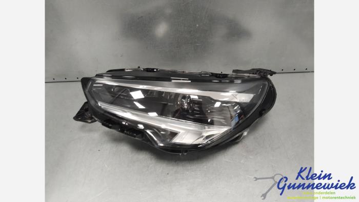 Używane Reflektor lewy Opel Corsa Cena € 402,00 Procedura marży oferowane przez Klein Gunnewiek Autodemontage & Motorentechniek