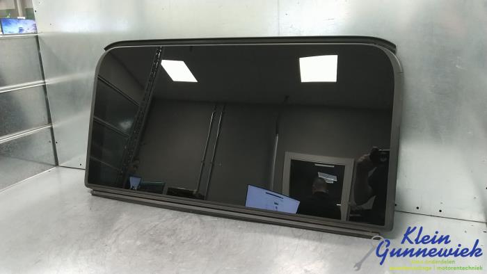 Używane Szyba szyberdachu Volkswagen T-Roc Cena € 187,00 Procedura marży oferowane przez Klein Gunnewiek Autodemontage & Motorentechniek