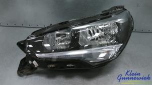 Używane Reflektor lewy Opel Corsa Cena € 195,00 Procedura marży oferowane przez Klein Gunnewiek Autodemontage & Motorentechniek