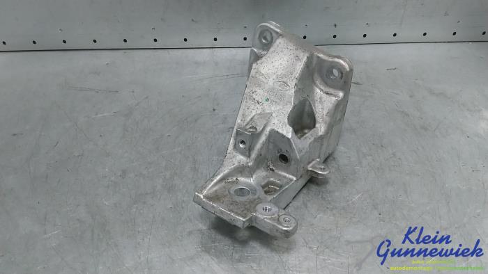 Used Engine mount Landrover Discovery Price € 35,00 Margin scheme offered by Klein Gunnewiek Autodemontage & Motorentechniek