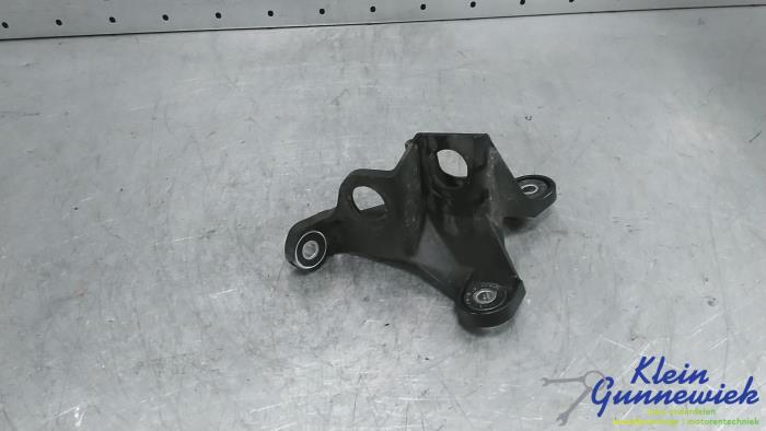 Gear shift cable linkage, bracket