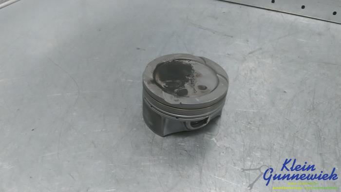 Usagé Piston Volvo XC90 Prix € 46,00 Règlement à la marge proposé par Klein Gunnewiek Autodemontage & Motorentechniek