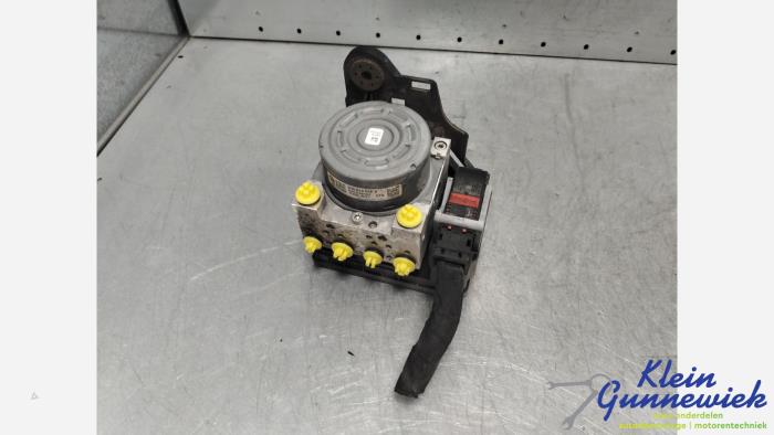 Used ABS pump Volkswagen Passat Price € 101,00 Margin scheme offered by Klein Gunnewiek Autodemontage & Motorentechniek