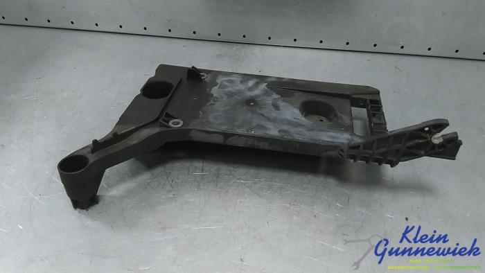 Begagnade Batterilåda Volkswagen Passat Pris € 20,00 Marginaltabell erbjuds av Klein Gunnewiek Autodemontage & Motorentechniek