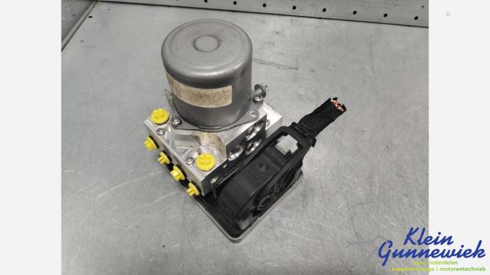 Usagé Bloc ABS Mercedes E-Klasse Prix € 395,00 Règlement à la marge proposé par Klein Gunnewiek Autodemontage & Motorentechniek