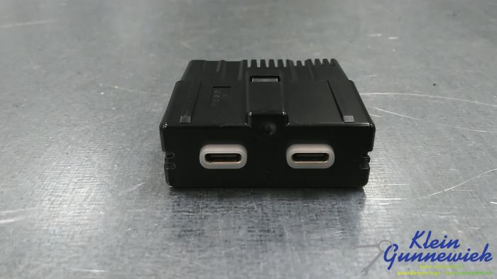 Używane Zlacze AUX/USB Cupra Formentor Cena € 20,00 Procedura marży oferowane przez Klein Gunnewiek Autodemontage & Motorentechniek