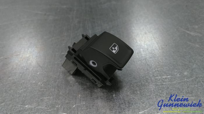 Usados Interruptor de ventanilla eléctrica Cupra Born Precio € 20,00 Norma de margen ofrecido por Klein Gunnewiek Autodemontage & Motorentechniek