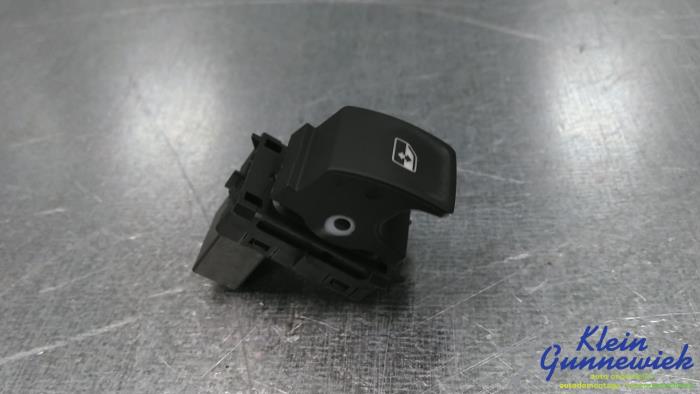 Usados Interruptor de ventanilla eléctrica Cupra Born Precio € 20,00 Norma de margen ofrecido por Klein Gunnewiek Autodemontage & Motorentechniek