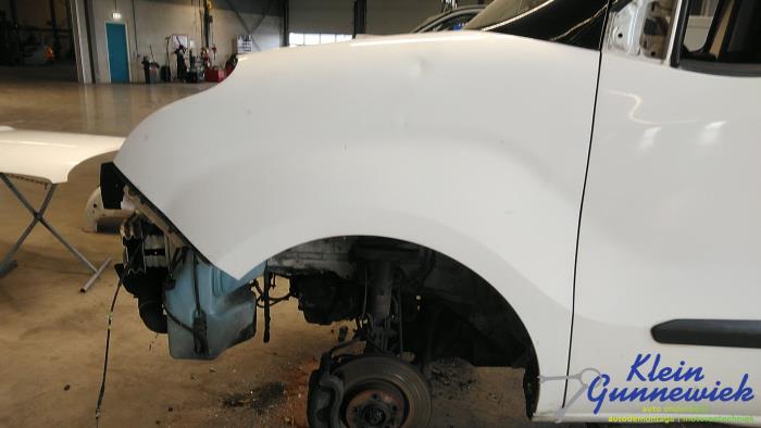 Używane Ekran lewy przód Opel Combo Cena € 60,00 Procedura marży oferowane przez Klein Gunnewiek Autodemontage & Motorentechniek