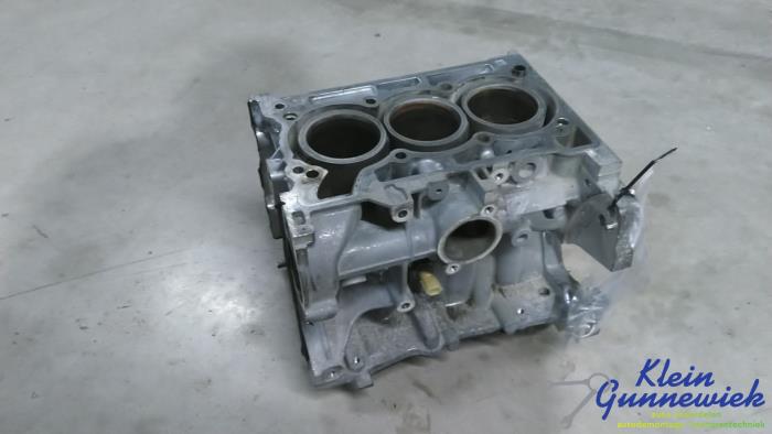 Used Engine crankcase Renault Captur Price € 268,00 Margin scheme offered by Klein Gunnewiek Autodemontage & Motorentechniek