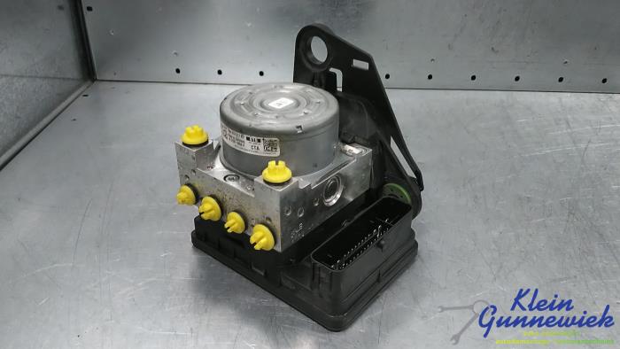 Used ABS pump Volkswagen Golf Price € 184,00 Margin scheme offered by Klein Gunnewiek Autodemontage & Motorentechniek