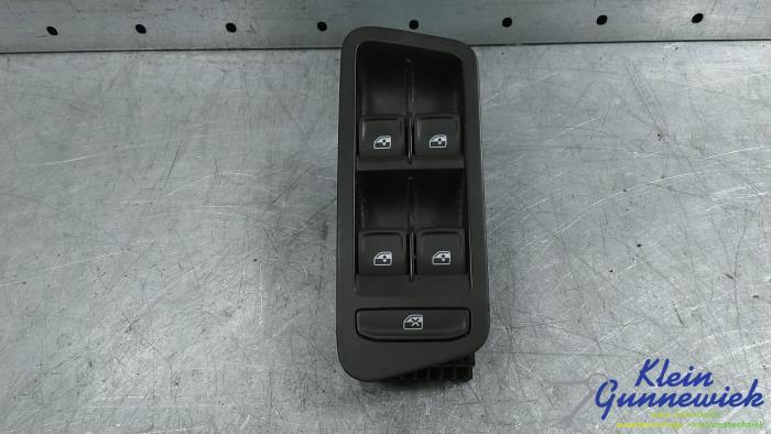 Usados Interruptor combinado de ventanillas Volkswagen Golf Precio € 25,00 Norma de margen ofrecido por Klein Gunnewiek Autodemontage & Motorentechniek