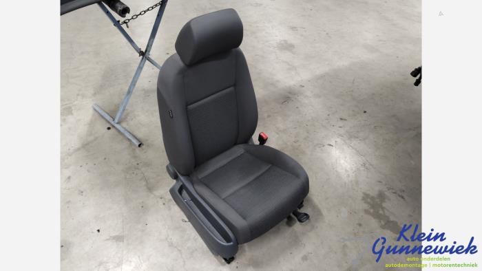 Używane Fotel prawy Volkswagen Golf Plus Cena € 51,00 Procedura marży oferowane przez Klein Gunnewiek Autodemontage & Motorentechniek