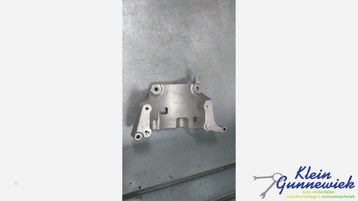 Usagé Support dynamo bas Volvo XC40 Prix € 31,00 Règlement à la marge proposé par Klein Gunnewiek Autodemontage & Motorentechniek
