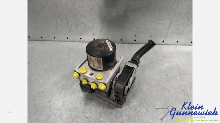 Begagnade ABS-pump Opel Combo Pris € 20,00 Marginaltabell erbjuds av Klein Gunnewiek Autodemontage & Motorentechniek