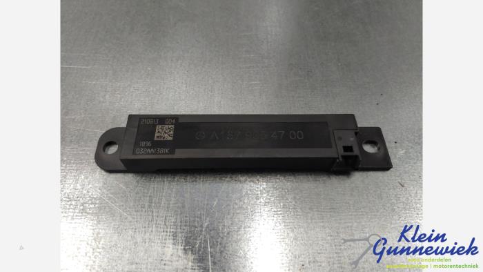 Używane Antena Mercedes B-Klasse Cena € 25,00 Procedura marży oferowane przez Klein Gunnewiek Autodemontage & Motorentechniek