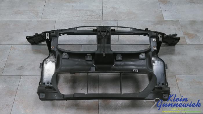 Begagnade Front BMW 3-Serie Pris € 71,00 Marginaltabell erbjuds av Klein Gunnewiek Autodemontage & Motorentechniek