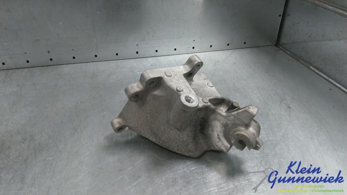 Used Engine mount Mercedes E-Klasse Price € 65,00 Margin scheme offered by Klein Gunnewiek Autodemontage & Motorentechniek