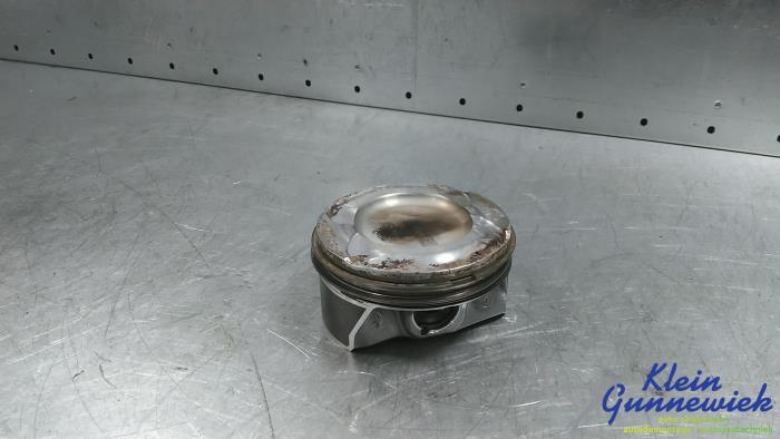 Usados Pistón Mercedes E-Klasse Precio € 87,00 Norma de margen ofrecido por Klein Gunnewiek Autodemontage & Motorentechniek