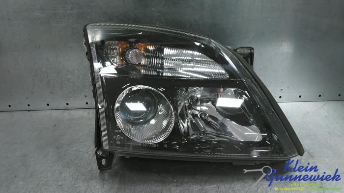 Używane Reflektor prawy Opel Vectra Cena € 50,00 Procedura marży oferowane przez Klein Gunnewiek Autodemontage & Motorentechniek