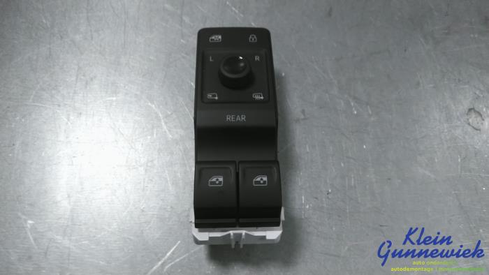 Usados Interruptor combinado de ventanillas Volkswagen ID.3 Precio € 44,00 Norma de margen ofrecido por Klein Gunnewiek Autodemontage & Motorentechniek