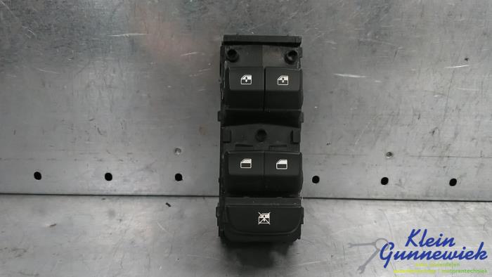 Usados Interruptor combinado de ventanillas Kia Ceed Sportswagon Precio € 45,00 Norma de margen ofrecido por Klein Gunnewiek Autodemontage & Motorentechniek