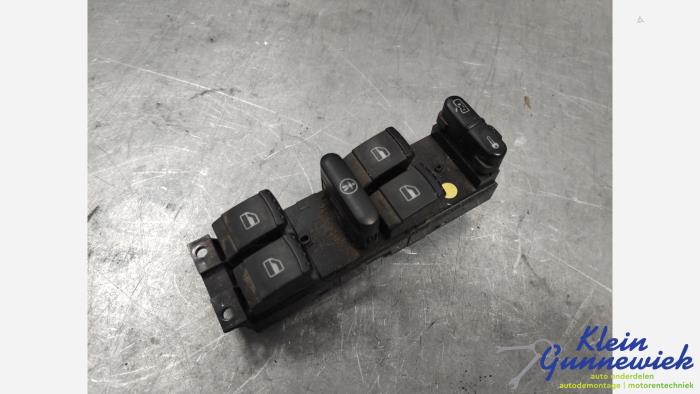 Usados Interruptor combinado de ventanillas Volkswagen Passat Precio € 15,00 Norma de margen ofrecido por Klein Gunnewiek Autodemontage & Motorentechniek