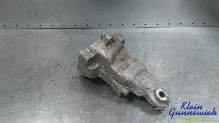 Used Engine mount Mercedes Vito Price € 35,00 Margin scheme offered by Klein Gunnewiek Autodemontage & Motorentechniek
