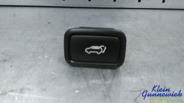 Używane Przelacznik Kia EV6 Cena € 25,00 Procedura marży oferowane przez Klein Gunnewiek Autodemontage & Motorentechniek