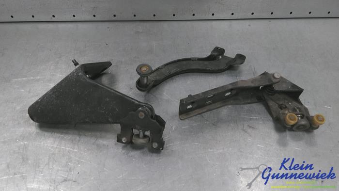 Accelerator pedal bracket