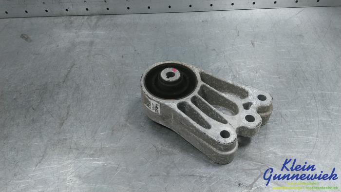 Used Engine mount Kia EV6 Price € 30,00 Margin scheme offered by Klein Gunnewiek Autodemontage & Motorentechniek
