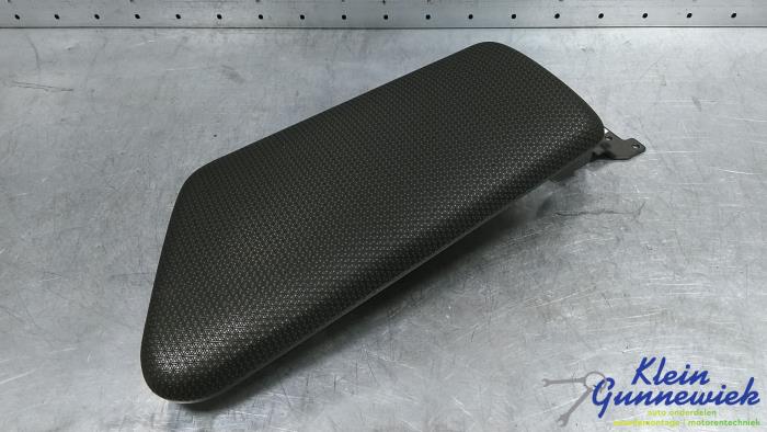 Używane Podlokietnik Kia EV6 Cena € 175,00 Procedura marży oferowane przez Klein Gunnewiek Autodemontage & Motorentechniek