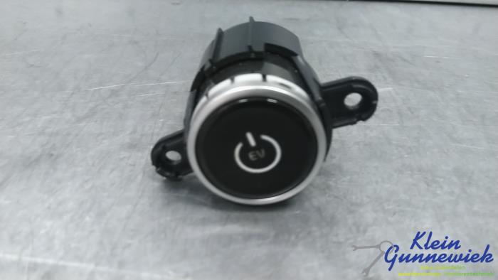 Używane Przelacznik Start/Stop Kia EV6 Cena € 33,00 Procedura marży oferowane przez Klein Gunnewiek Autodemontage & Motorentechniek