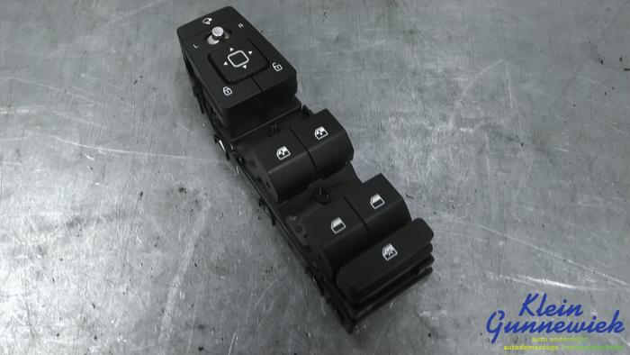 Używane Przelacznik combi okienny Kia EV6 Cena € 95,00 Procedura marży oferowane przez Klein Gunnewiek Autodemontage & Motorentechniek