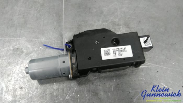 Używane Silnik szyberdachu Kia EV6 Cena € 125,00 Procedura marży oferowane przez Klein Gunnewiek Autodemontage & Motorentechniek