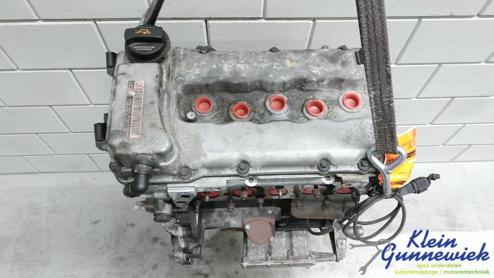 Motor van een Volkswagen Passat 2003