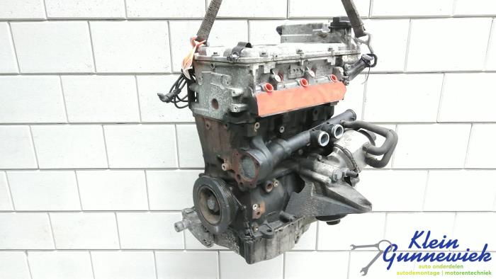 Motor van een Volkswagen Passat 2003