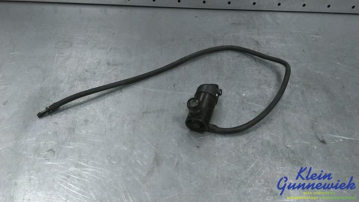 Używane Pompa spryskiwacza przód Kia EV6 Cena € 25,00 Procedura marży oferowane przez Klein Gunnewiek Autodemontage & Motorentechniek