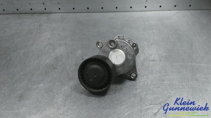 Usados Rodillo tensor correa múltiple Mercedes Vito Precio € 25,00 Norma de margen ofrecido por Klein Gunnewiek Autodemontage & Motorentechniek