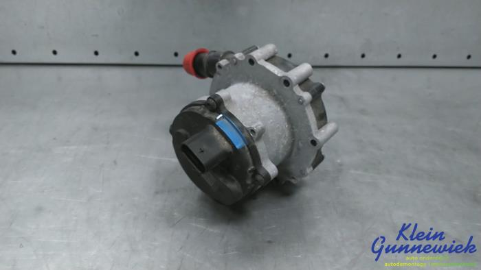 Używane Pompa wodna Kia EV6 Cena € 87,00 Procedura marży oferowane przez Klein Gunnewiek Autodemontage & Motorentechniek