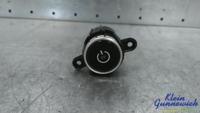 Używane Przelacznik Start/Stop Kia EV6 Cena € 33,00 Procedura marży oferowane przez Klein Gunnewiek Autodemontage & Motorentechniek